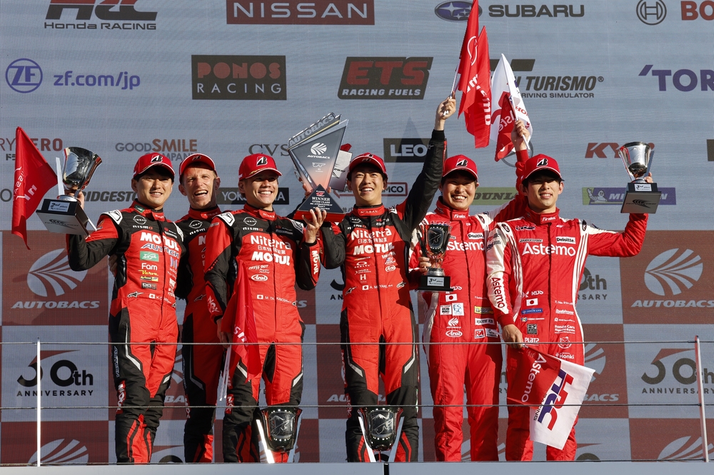 Bridgestone-equipped team occupied the top three spots on the victory podium. 1st: No. 3 Niterra MOTUL Z (Mitsunori Takaboshi/Atushi Miyake); 2nd: No.23 MOTUL AUTECH Z (Katsumasa Chiyo/ Ronnie Quintarelli); 3rd: No.17 Astemo CIVIC TYPE R-GT (Koudai Tsukakoshi/Kakunoshin Ohta)